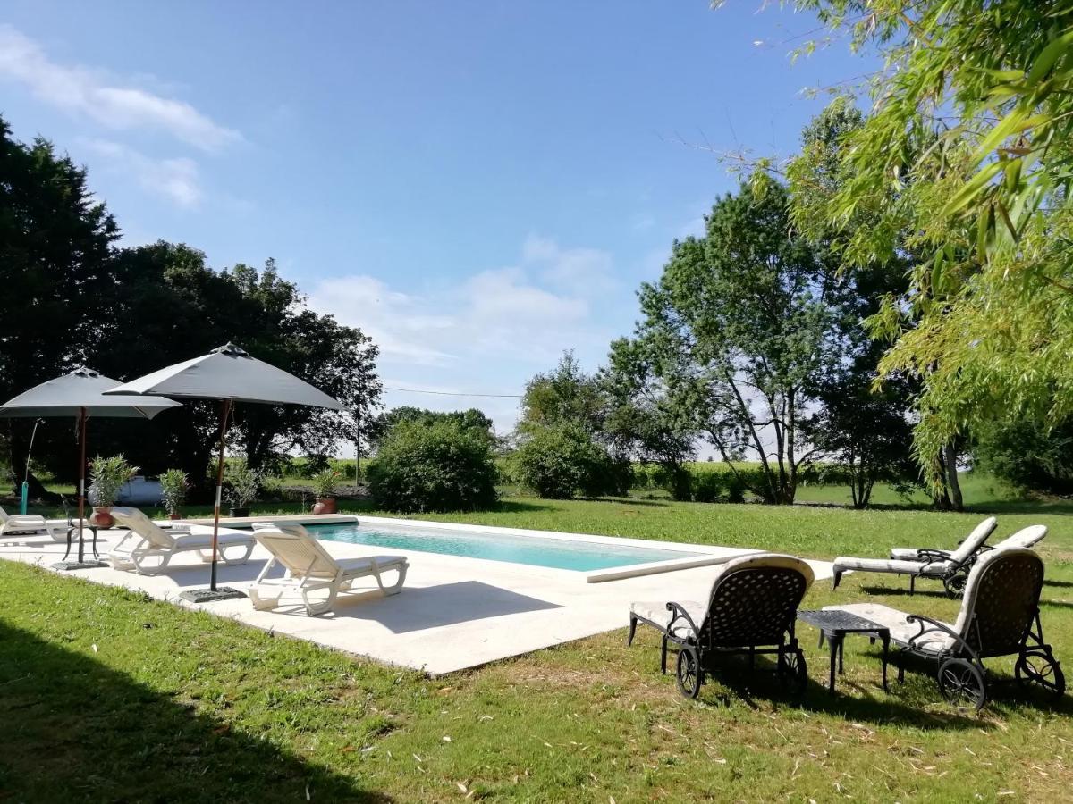 Chateau Des Salles Saint-Fort-sur-Gironde Esterno foto