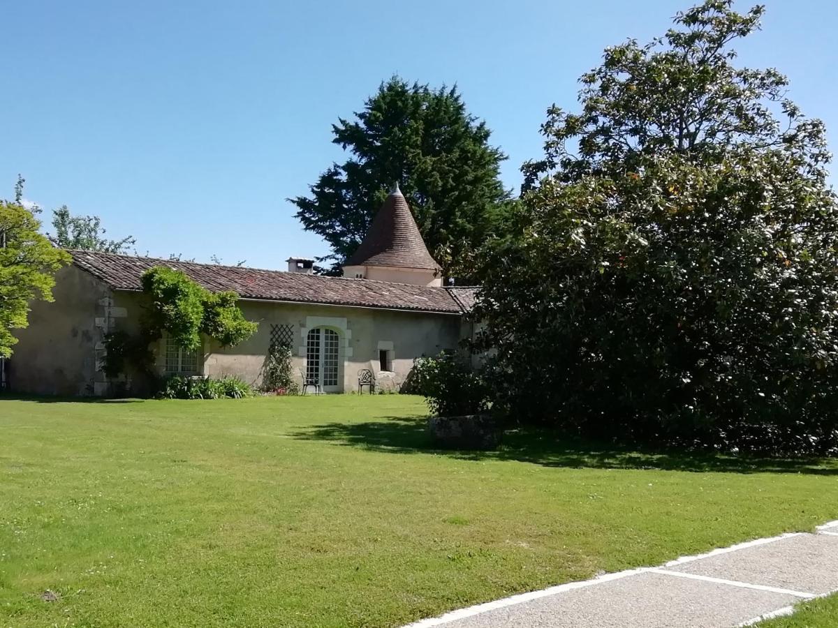 Chateau Des Salles Saint-Fort-sur-Gironde Esterno foto