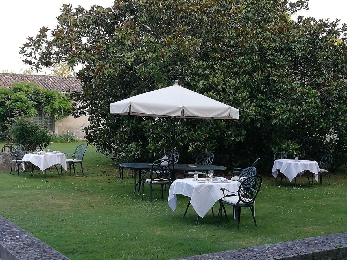 Chateau Des Salles Saint-Fort-sur-Gironde Esterno foto