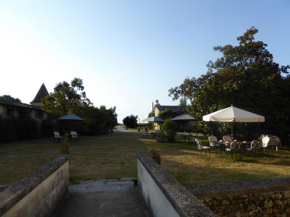 Chateau Des Salles Saint-Fort-sur-Gironde Esterno foto