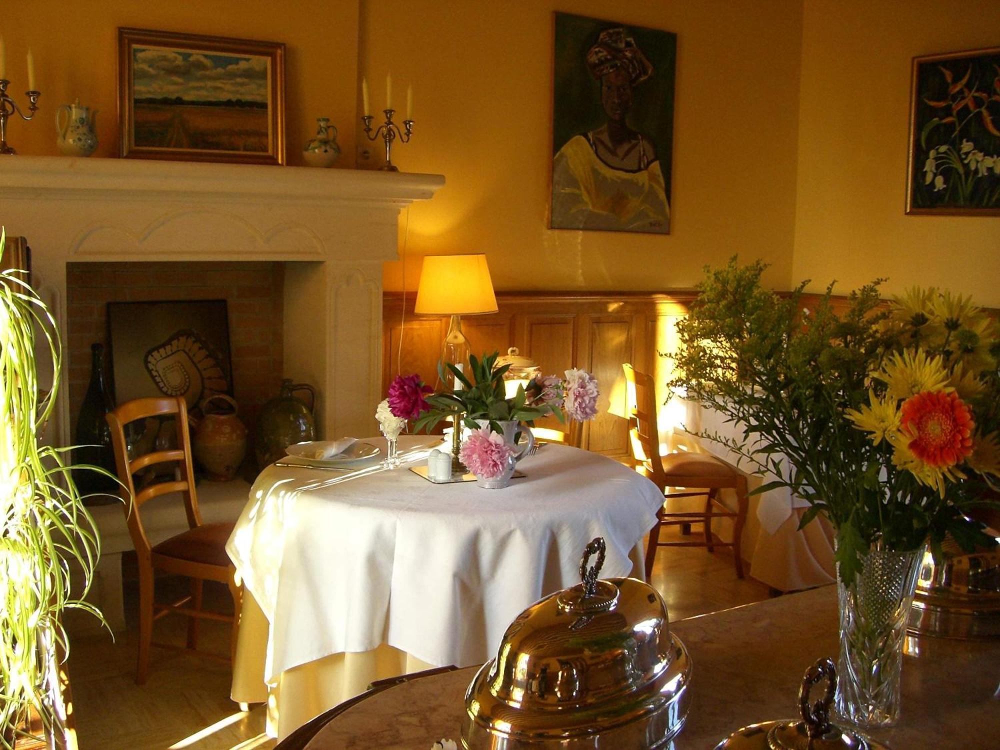 Chateau Des Salles Saint-Fort-sur-Gironde Esterno foto