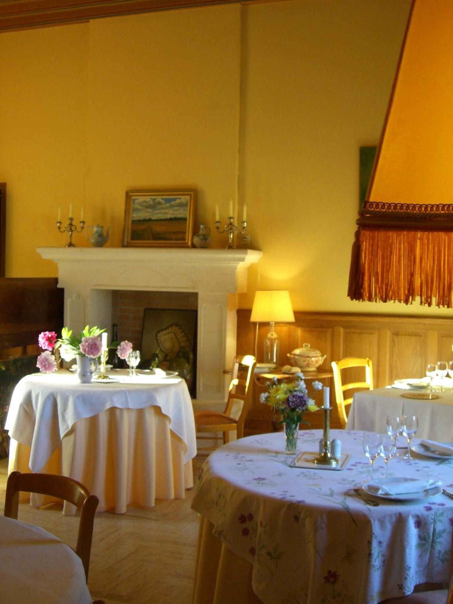 Chateau Des Salles Saint-Fort-sur-Gironde Esterno foto