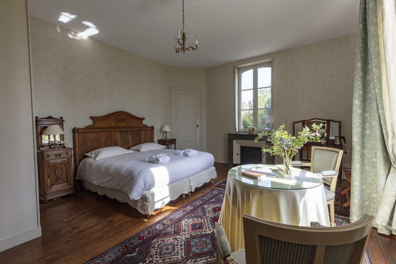 Chateau Des Salles Saint-Fort-sur-Gironde Esterno foto