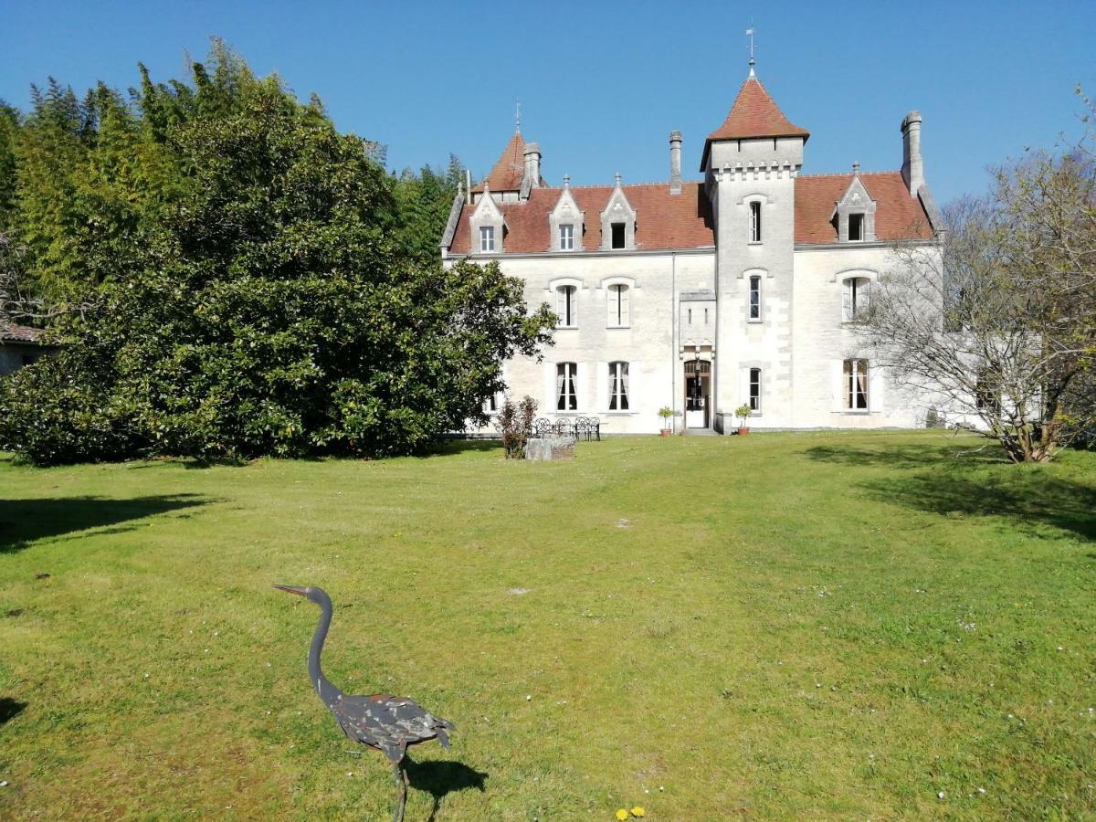 Chateau Des Salles Saint-Fort-sur-Gironde Esterno foto