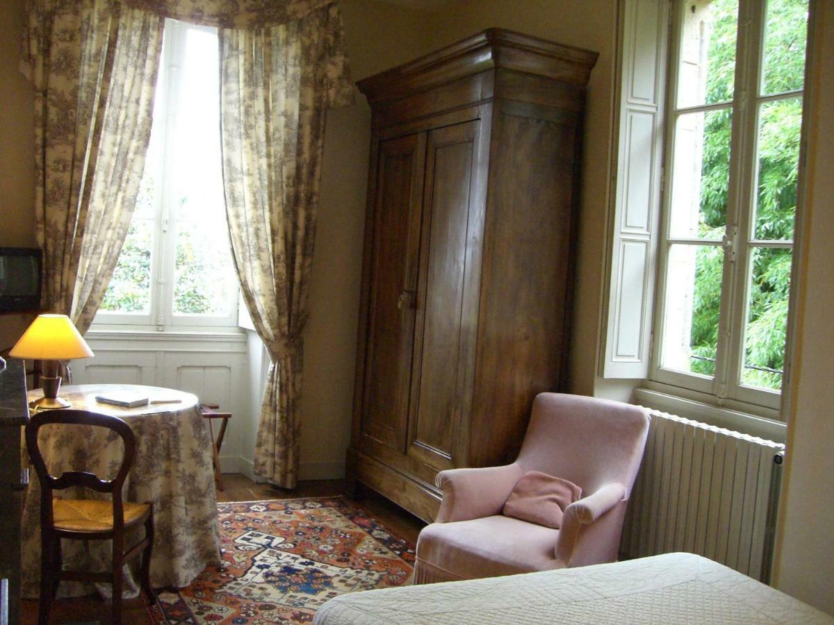 Chateau Des Salles Saint-Fort-sur-Gironde Esterno foto