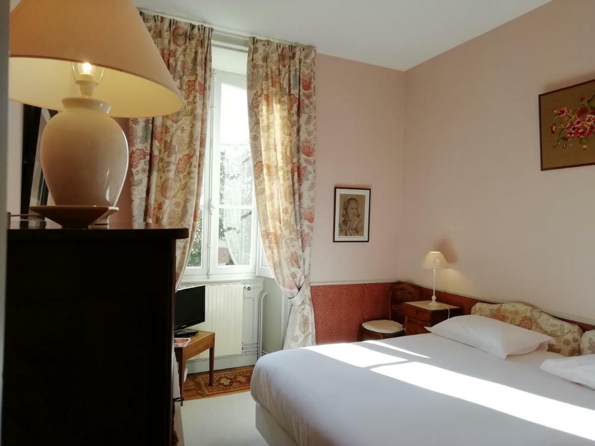 Chateau Des Salles Saint-Fort-sur-Gironde Esterno foto