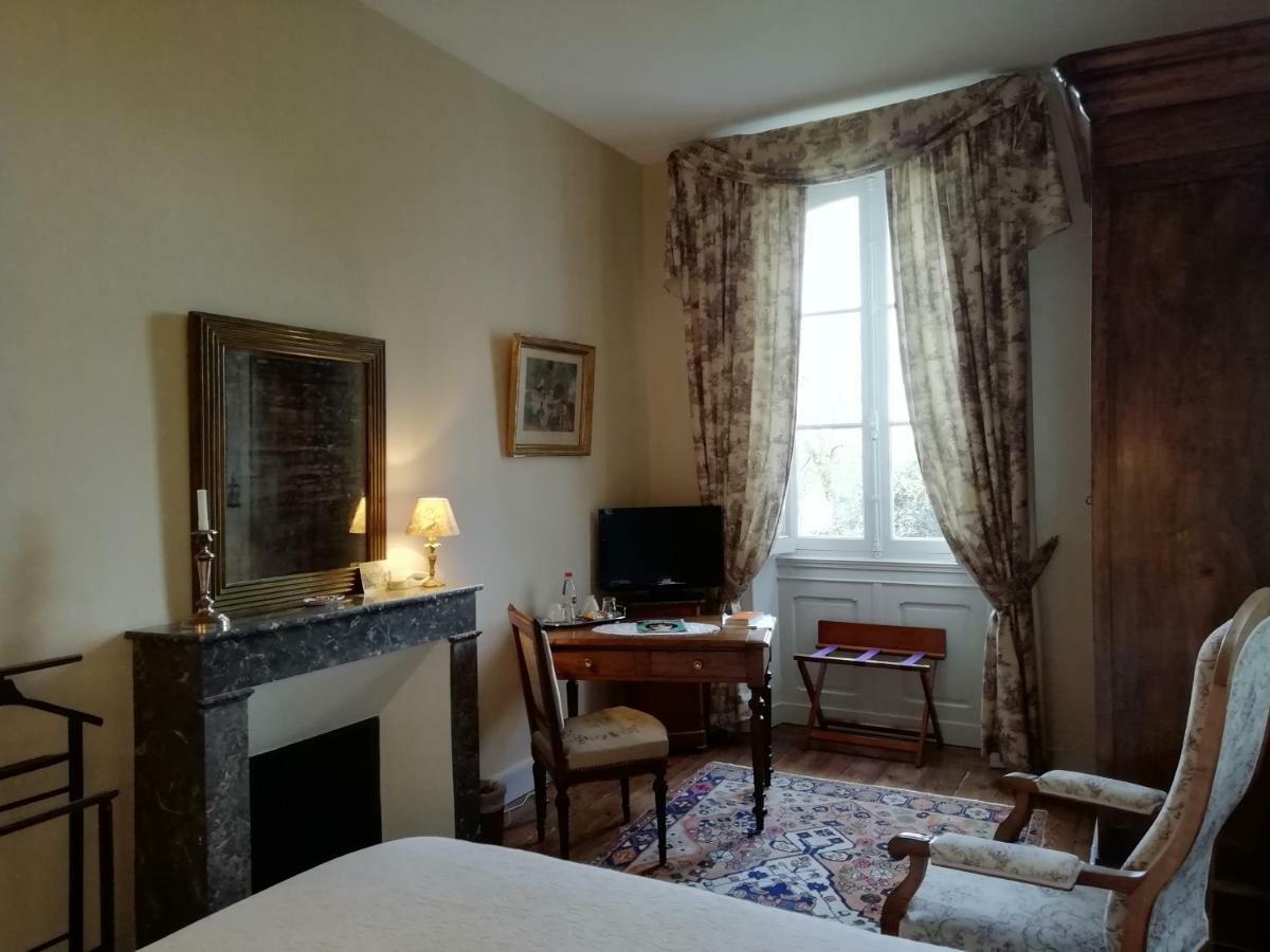 Chateau Des Salles Saint-Fort-sur-Gironde Esterno foto